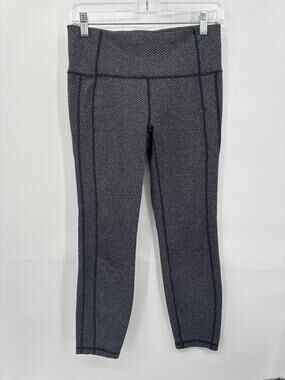 Athleta Gray Criss Cross Power Up 7/8 Leggings size Medium